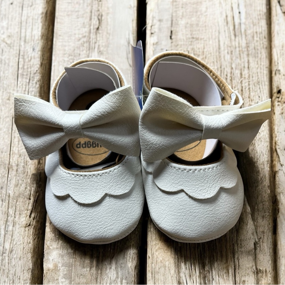 Elegant White Baby Dress Shoes with Bow